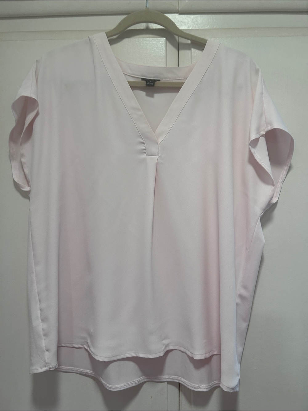 Ann Taylor Light Pink V-Neck Short Sleeve Blouse